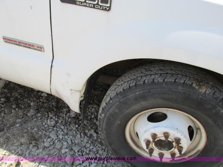 image for item G6538 2004 Ford F350 Super Duty XL utility truck