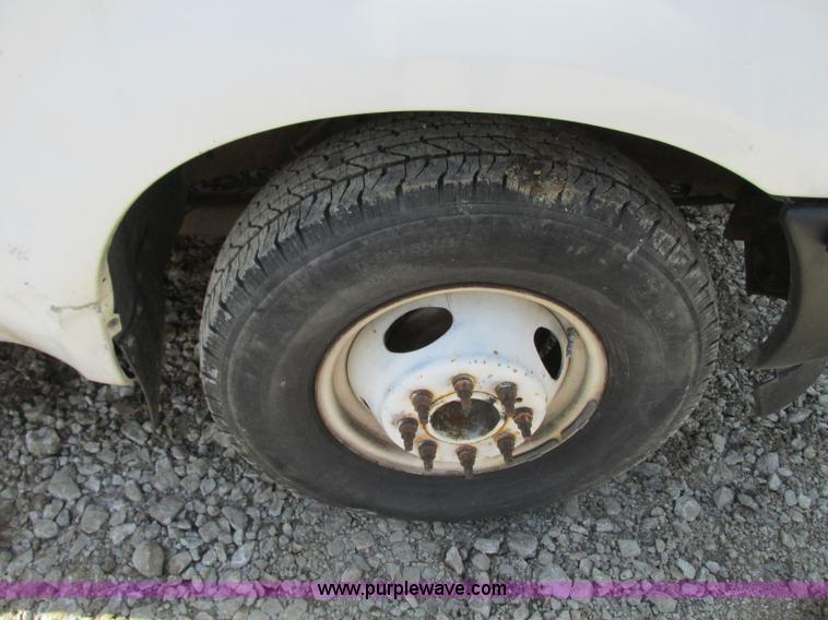 image for item G6538 2004 Ford F350 Super Duty XL utility truck