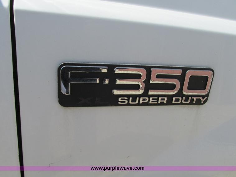 image for item G6538 2004 Ford F350 Super Duty XL utility truck