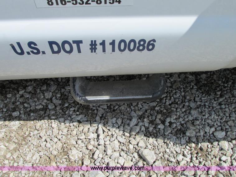 image for item G6538 2004 Ford F350 Super Duty XL utility truck