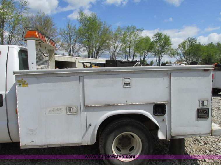 image for item G6538 2004 Ford F350 Super Duty XL utility truck