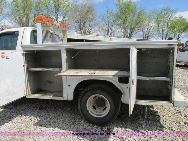 image for item G6538 2004 Ford F350 Super Duty XL utility truck