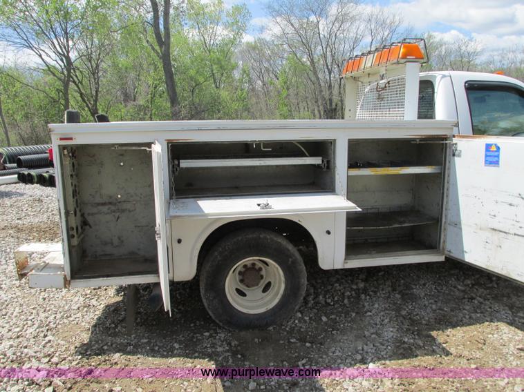 image for item G6538 2004 Ford F350 Super Duty XL utility truck