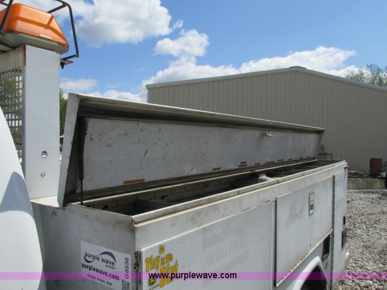 image for item G6538 2004 Ford F350 Super Duty XL utility truck