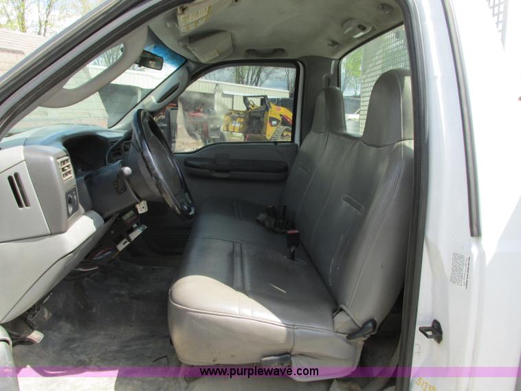 image for item G6538 2004 Ford F350 Super Duty XL utility truck