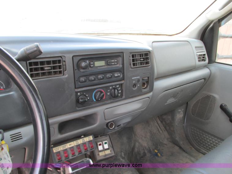 image for item G6538 2004 Ford F350 Super Duty XL utility truck