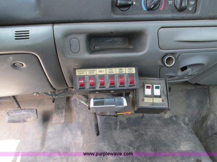 image for item G6538 2004 Ford F350 Super Duty XL utility truck