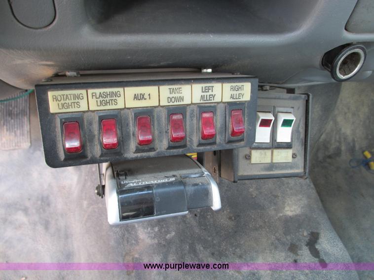 image for item G6538 2004 Ford F350 Super Duty XL utility truck