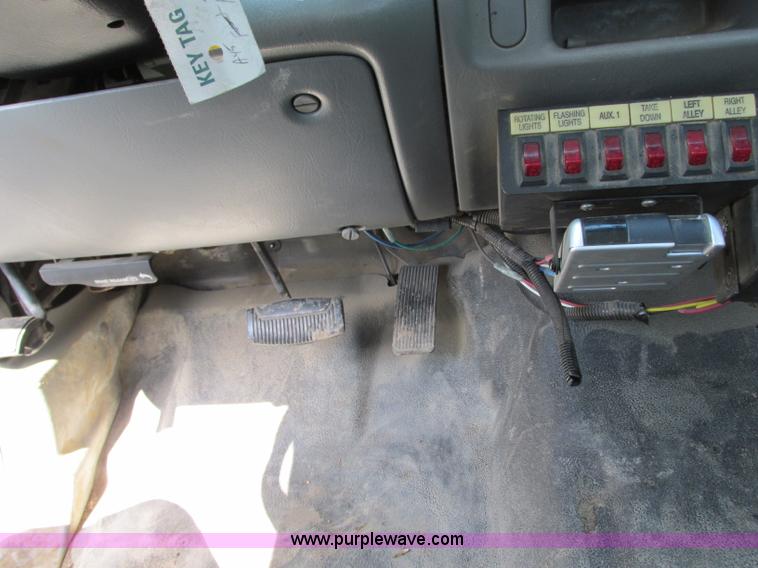 image for item G6538 2004 Ford F350 Super Duty XL utility truck