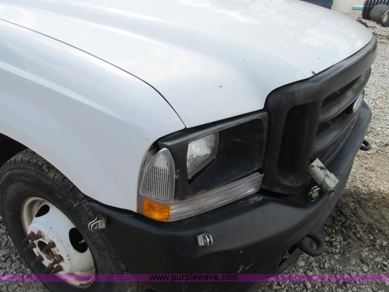 image for item G6538 2004 Ford F350 Super Duty XL utility truck