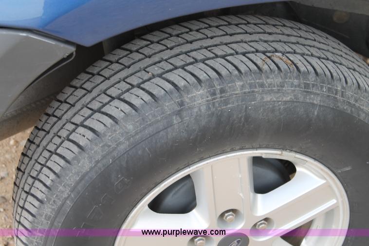 image for item H1533 2007 Ford Escape SUV