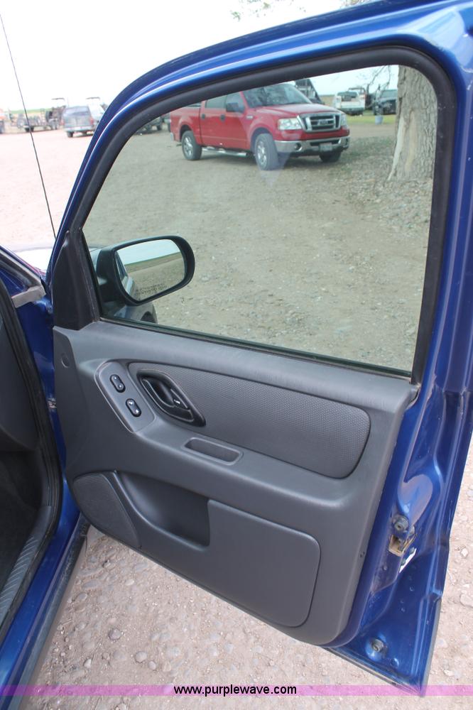 image for item H1533 2007 Ford Escape SUV