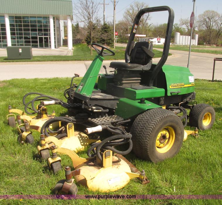 image for item H4658 John Deere 3235B commercial mower