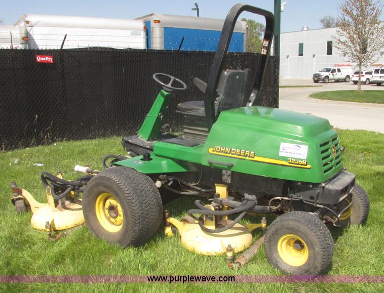 image for item H4658 John Deere 3235B commercial mower