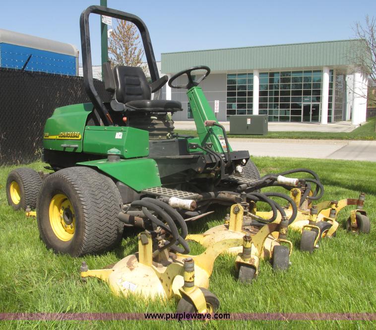 image for item H4658 John Deere 3235B commercial mower