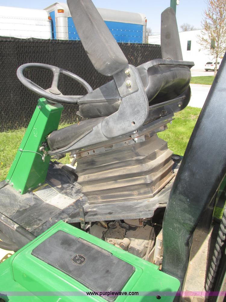 image for item H4658 John Deere 3235B commercial mower