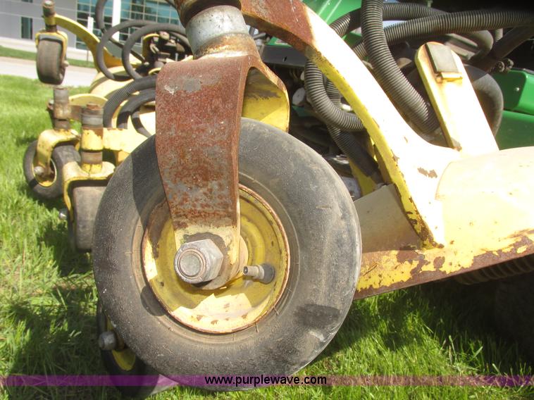 image for item H4658 John Deere 3235B commercial mower