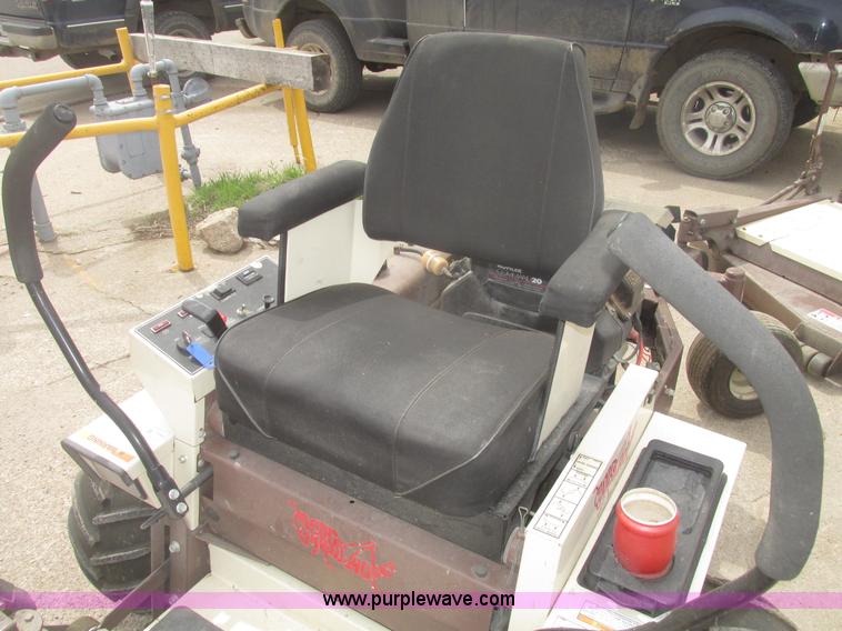 image for item H4672 Grasshopper 720K ZTR commercial mower