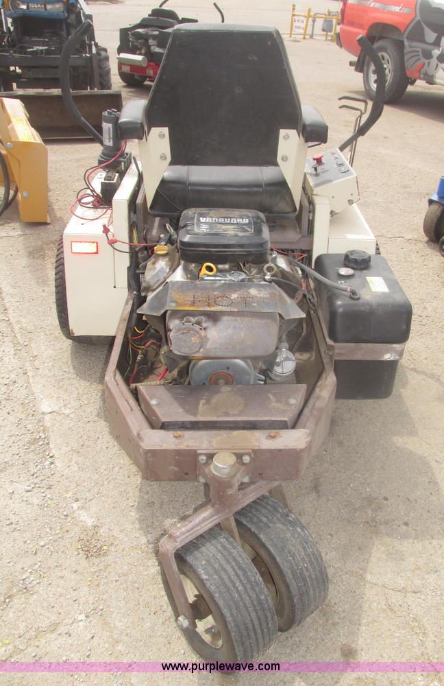 image for item H4675 Grasshopper 718 ZTR lawn mower