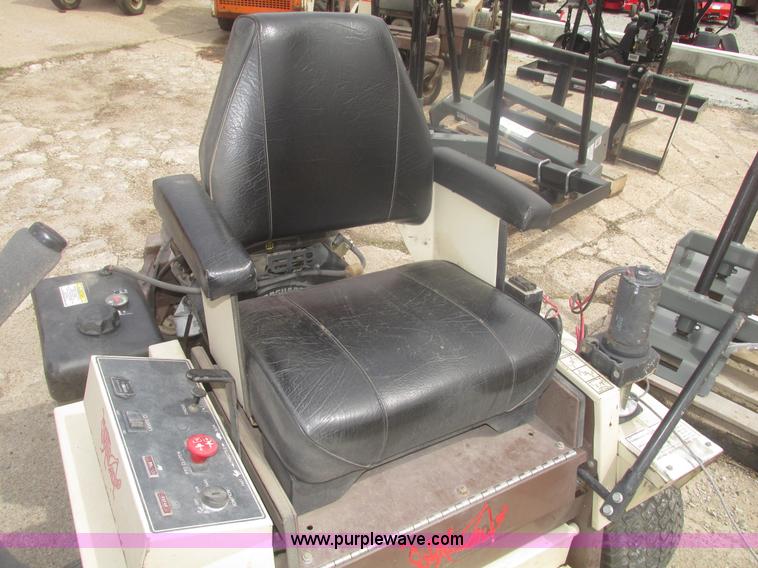 image for item H4675 Grasshopper 718 ZTR lawn mower