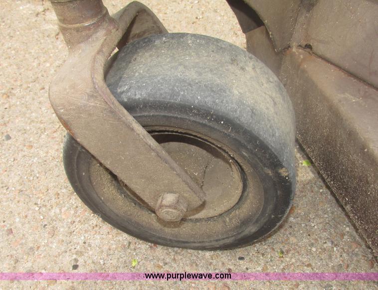 image for item H4675 Grasshopper 718 ZTR lawn mower