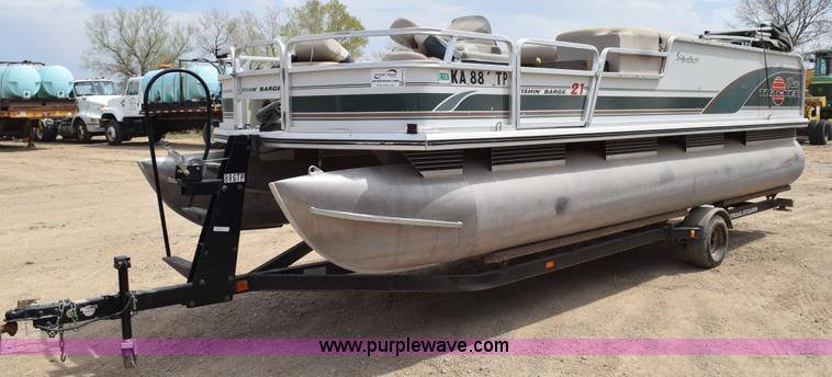 image for item H5213 2000 Sun Tracker 21' pontoon boat