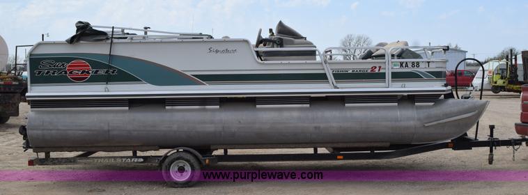 image for item H5213 2000 Sun Tracker 21' pontoon boat