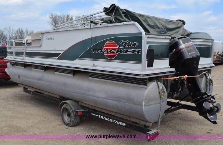 image for item H5213 2000 Sun Tracker 21' pontoon boat