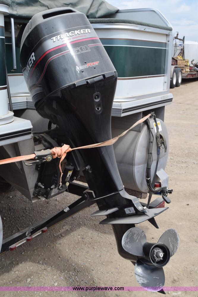 image for item H5213 2000 Sun Tracker 21' pontoon boat