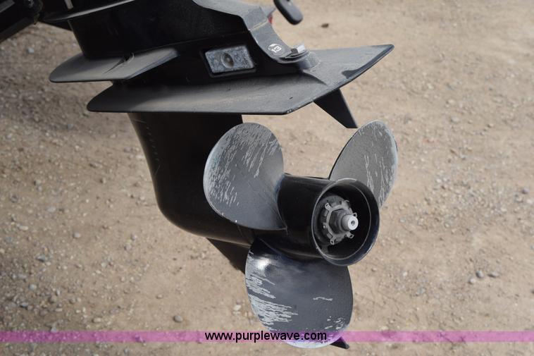 image for item H5213 2000 Sun Tracker 21' pontoon boat