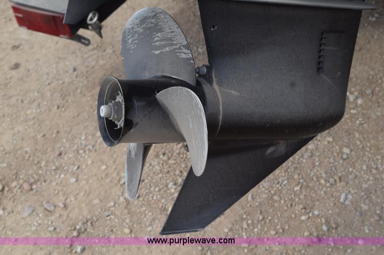 image for item H5213 2000 Sun Tracker 21' pontoon boat