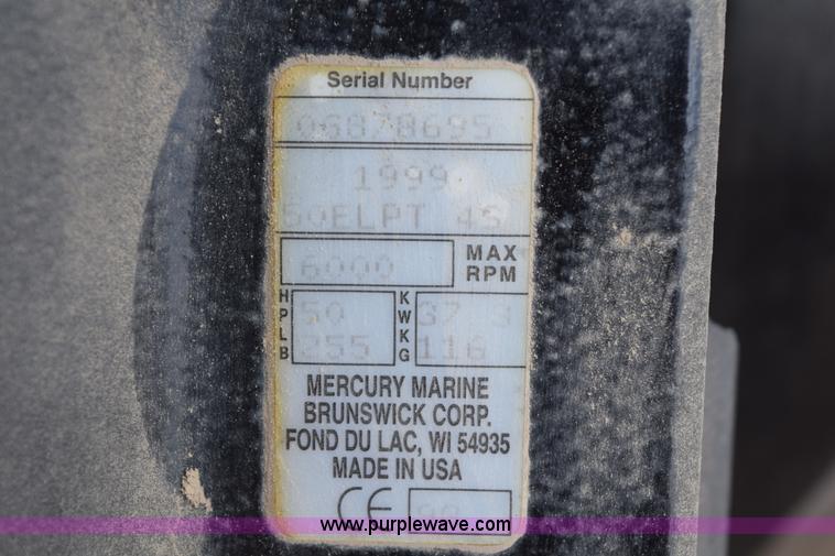 image for item H5213 2000 Sun Tracker 21' pontoon boat