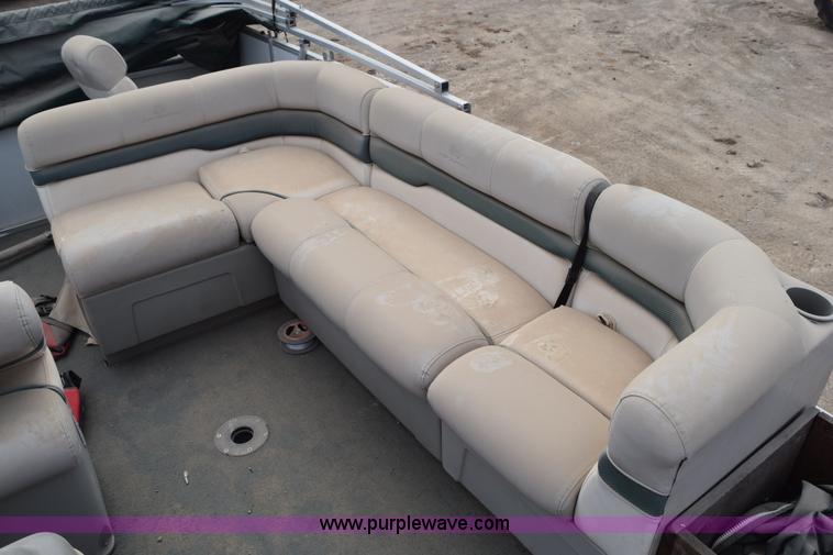 image for item H5213 2000 Sun Tracker 21' pontoon boat