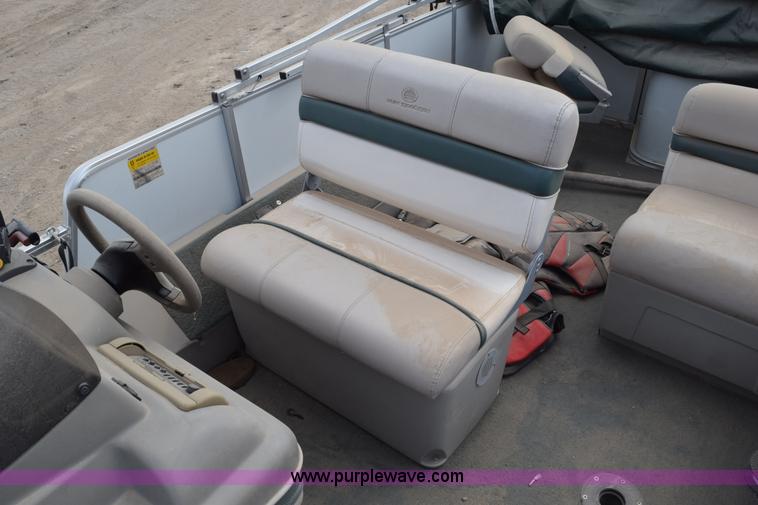 image for item H5213 2000 Sun Tracker 21' pontoon boat