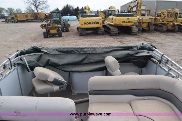 image for item H5213 2000 Sun Tracker 21' pontoon boat