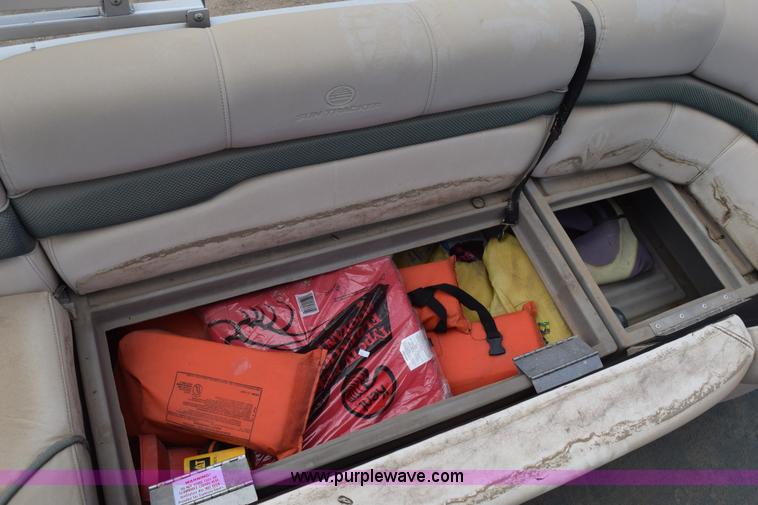 image for item H5213 2000 Sun Tracker 21' pontoon boat