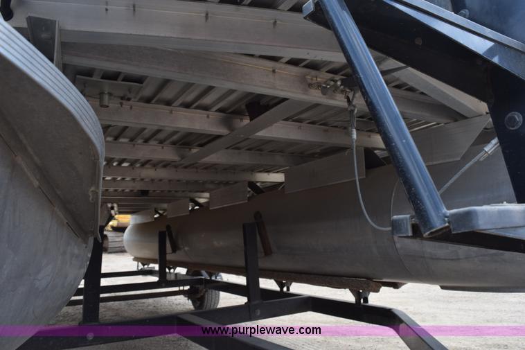 image for item H5213 2000 Sun Tracker 21' pontoon boat