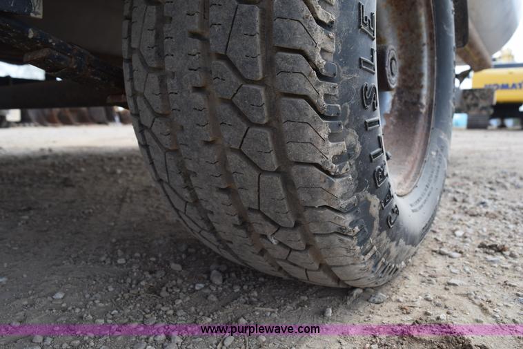 image for item H5213 2000 Sun Tracker 21' pontoon boat