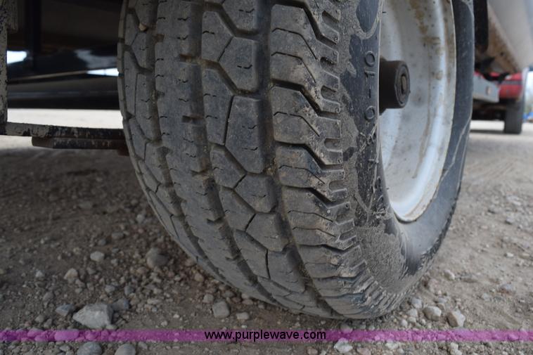 image for item H5213 2000 Sun Tracker 21' pontoon boat