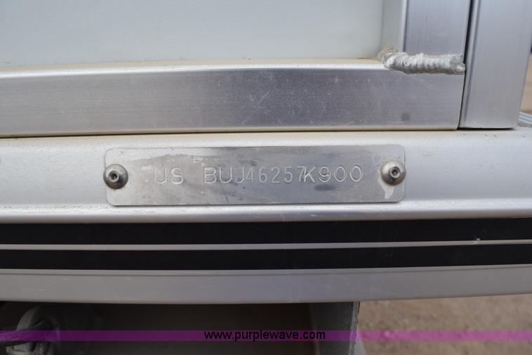 image for item H5213 2000 Sun Tracker 21' pontoon boat