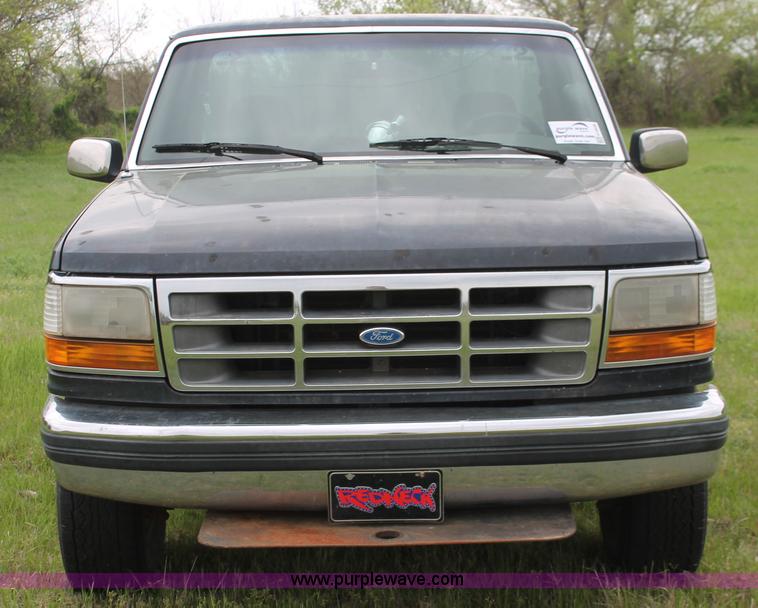 image for item H5838 1992 Ford F150 pickup truck