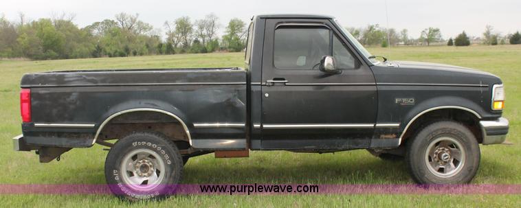 image for item H5838 1992 Ford F150 pickup truck