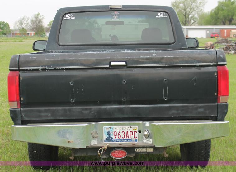 image for item H5838 1992 Ford F150 pickup truck