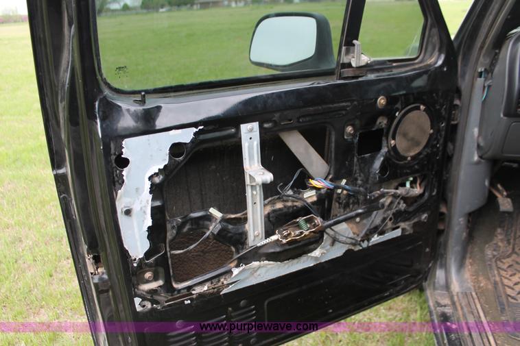 image for item H5838 1992 Ford F150 pickup truck