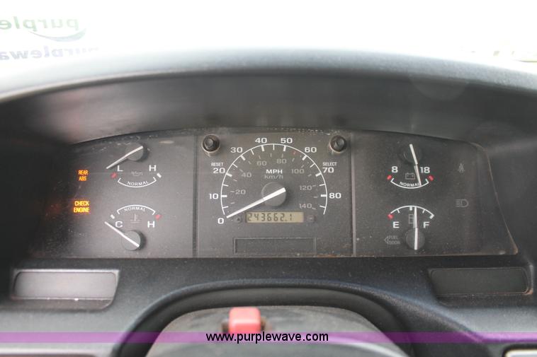 image for item H5838 1992 Ford F150 pickup truck