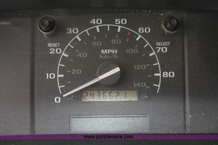 image for item H5838 1992 Ford F150 pickup truck