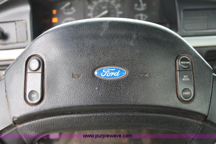 image for item H5838 1992 Ford F150 pickup truck