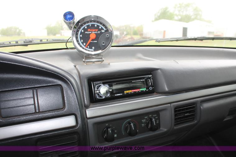 image for item H5838 1992 Ford F150 pickup truck