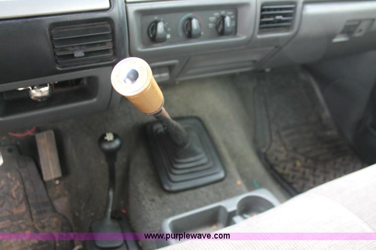 image for item H5838 1992 Ford F150 pickup truck