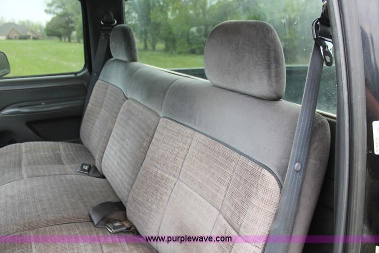 image for item H5838 1992 Ford F150 pickup truck